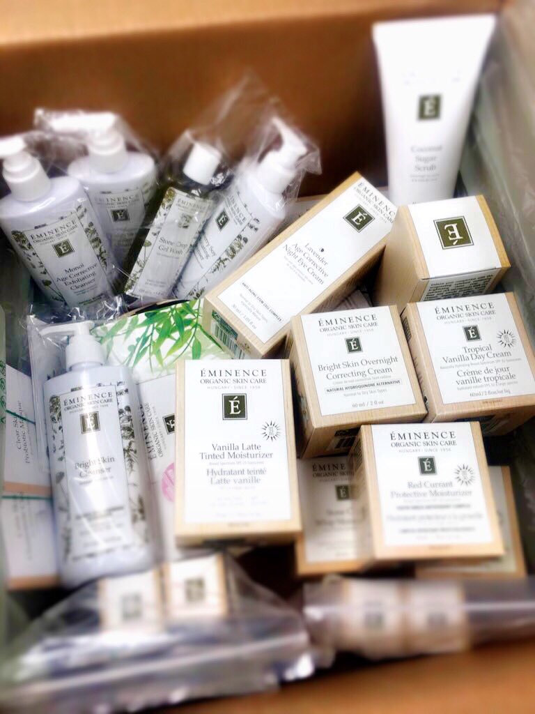 Fresh delivery @eminenceorganics It’s a great opportunity to stock up your favourite products or get few holiday essentials #thelittlebeautyvillage #eminence #eminenceorganics #holidayessentials #organicskincare #naturalbeauty #summerskincare #beautysalon #beckenham #edenpark