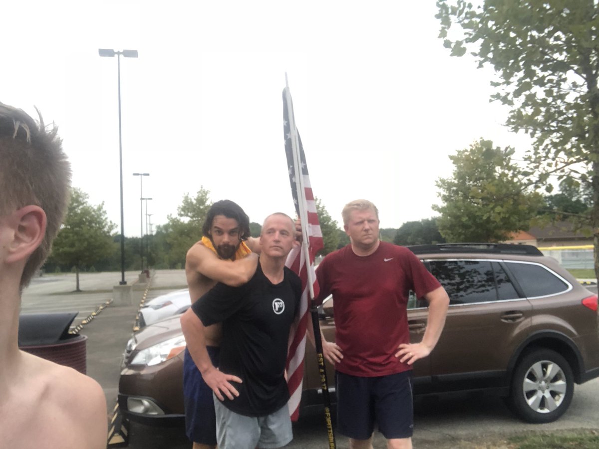 jimrunforfun's tweet photo. Weds speed work at Graham Park. Jitney show us who’s boss, @StaufferEric (Bieber) as usual had impeccable hair even after running and @ryanpriore (Vowels) ankles look a little better.👍🏻 #TrophyPose https://t.co/yxrsLvEj91