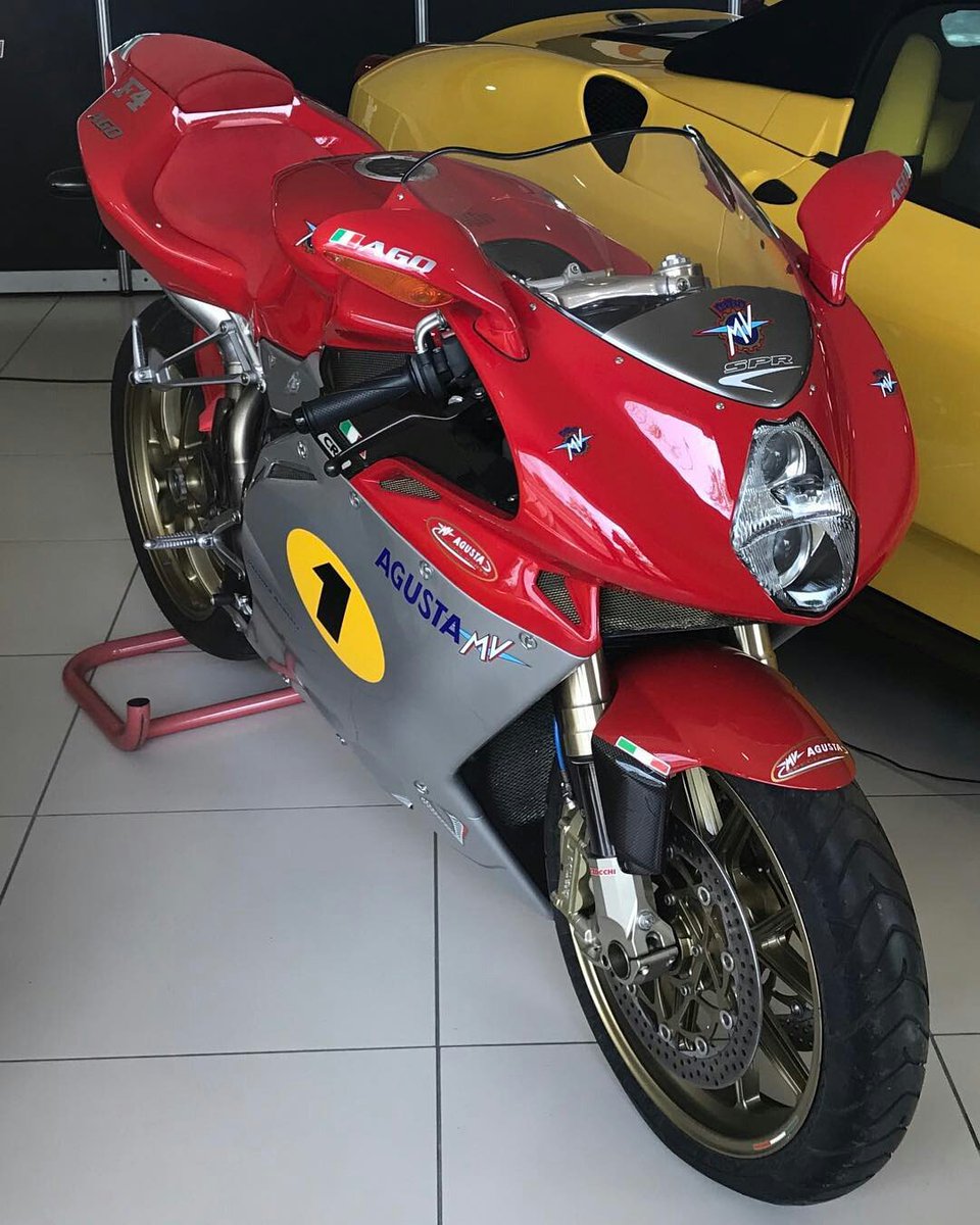 mvagustistagram's tweet photo. What a brilliant beauty.
#MVAgusta #F4Ago #RossoMVAgusta #fastbike #dreambike
#bikeswithoutlimits
#classicmotorcycle
#italiandream https://t.co/WDMpw2Lwr3 https://t.co/7jWpeTJcWx