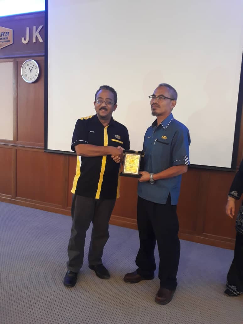 LAWATAN KAKITANGAN <a href="/ckepahang/">CKE JKR Pahang</a> KE CAWANGAN KEJURUTERAAN ELEKTRIK PULAU PINANG...TERIMA KASIH ATAS SAMBUTAN MESRA OLEH KJEN CKE PULAU PINANG...