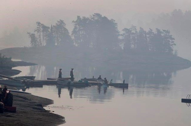 Residents leave homes as Ontario forest fires burn near Trans-Canada: bit.ly/2LTyXpZ https://t.co/snVnB0GFvK
