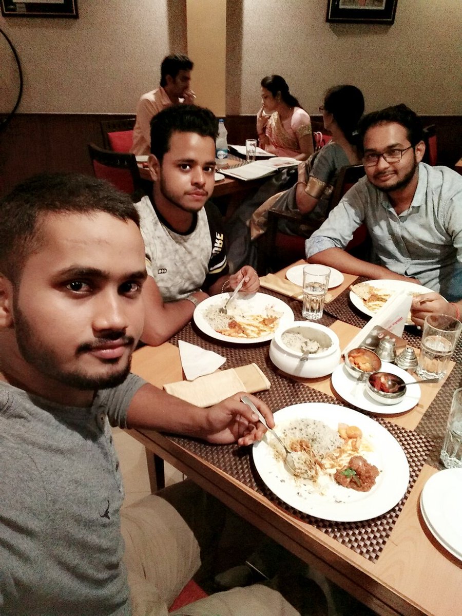 AmanGup9628050's tweet photo. Celebrated🔥Sumit's bDay prty in New place.... #YellowChilli😋 https://t.co/864VsrZPtw