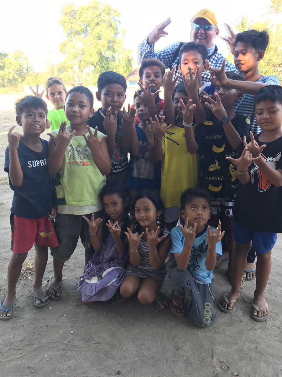 AZPowerNorthSBA's tweet photo. Was teaching people “forks up” in Indonesia &amp; found fellow Sun Devil in Singapore! #GoDevils https://t.co/mNyWWeFz1u