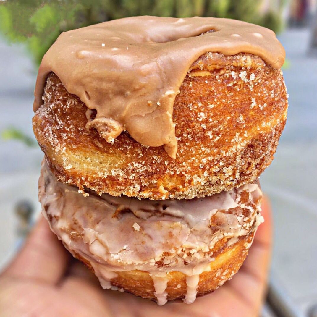 five_daughters's tweet image. HAPPY 🐪 DAY 
featuring Milk Chocolate Sea Salt #100layerdonut + The Purist Classic yeast raised 🍩
.
.
P: @atlantafoodguy
#fivedaughtersbakery #atlanta #humpday #treatyoself #atlantaeats #poncecitymarket