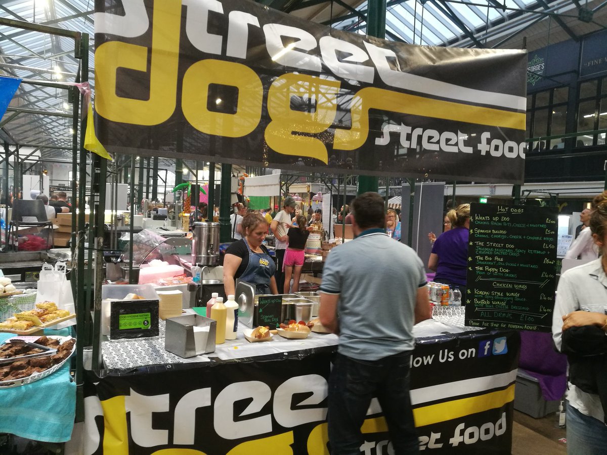 Day 2 at the Twilight Market <a href="/StGeorgesBEL/">St George's Market</a>. All the fave dogs tonight and korean chicken wings. 😀