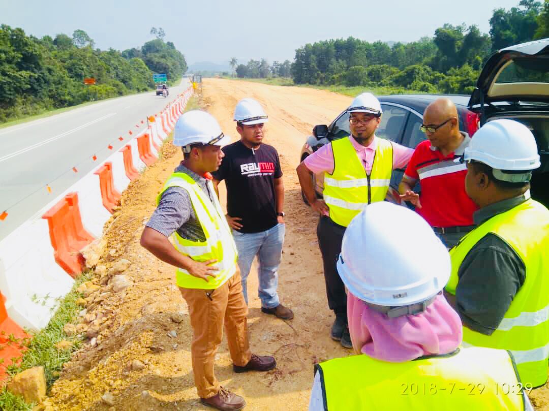 Audit Pembinaan Bil.7 telah dilaksanakan ditapak Projek Menaiktaraf Jln Persekutuan FT237, Kemaman, Terengganu oleh Pasukan Projek JKR. Semoga kerja yang dilaksanakan oleh kontraktor sentiasa memenuhi spesifikasi yang ditetapkan.<a href="/Zulakmal8/">zulakmal</a> <a href="/HasmiJkr/">Hasmi Ahmad</a> <a href="/MazmanJKR/">Ir. Mazman Mohamad</a> <a href="/khairoulniezam/">MK Niezam</a>