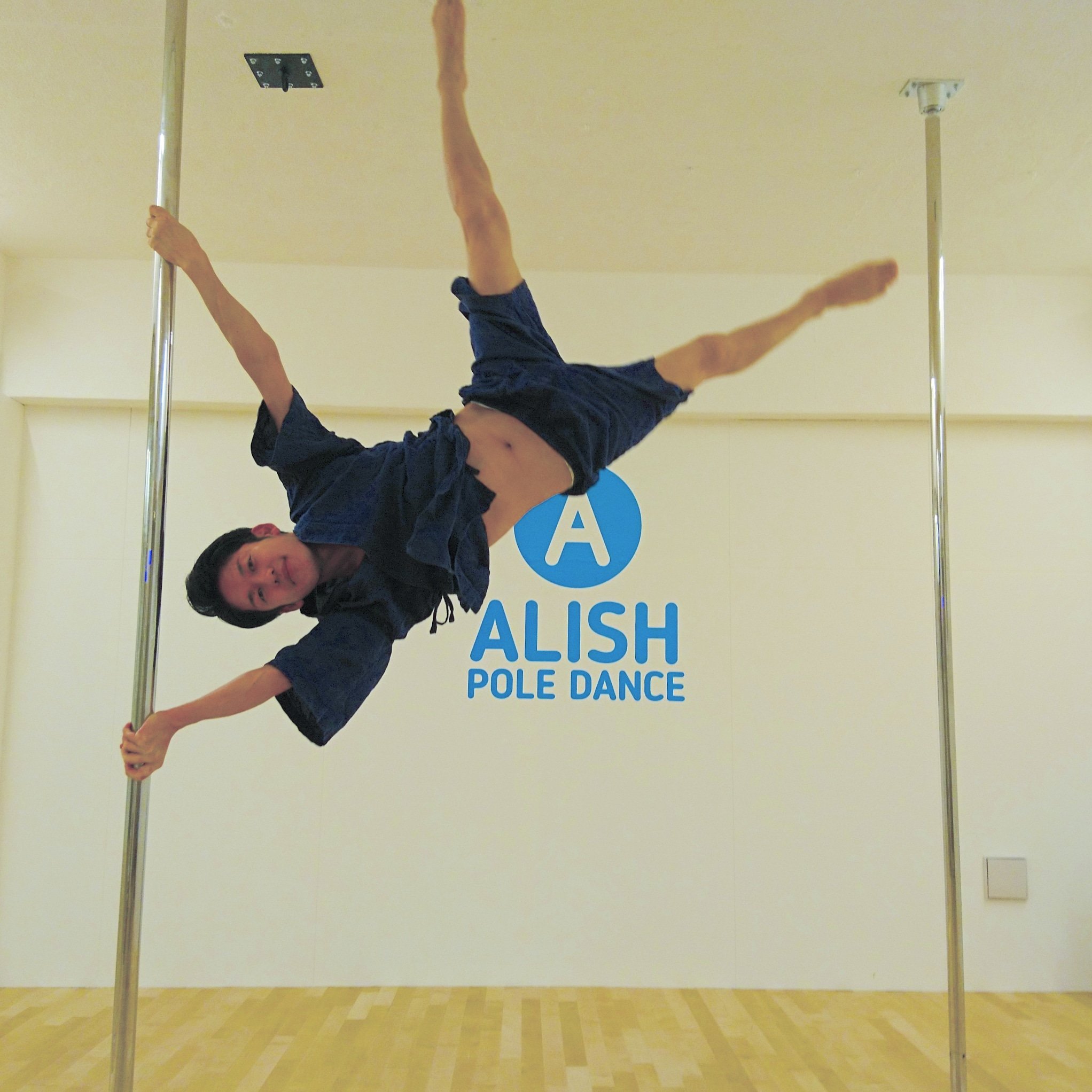 Alish Pole Dance アリッシュ ポールダンス 暑中見舞い申し上げます 暑い日が続いています 夜空に 花火のきらめき 美しく 夏休みも折り返し 残暑厳しき折 皆様のご健勝とご多幸をお祈り申し上げます 甚平 和装ポールダンス 日本の ポールダンス