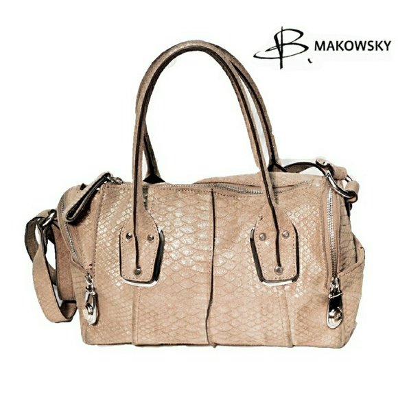 So good I had to share! Check out all the items I'm loving on @Poshmarkapp from @LesleyLezkoz1 #poshmark<a href="/tag/fashion"class="tags"><span>#fashion</span></a><a href="/tag/shopmycloset"class="tags"><span>#shopmycloset</span></a><a href="/tag/style"class="tags"><span>#style</span></a><a href="/tag/jcrew"class="tags"><span>#jcrew</span></a><a href="/tag/poshmark"class="tags"><span>#poshmark</span></a>