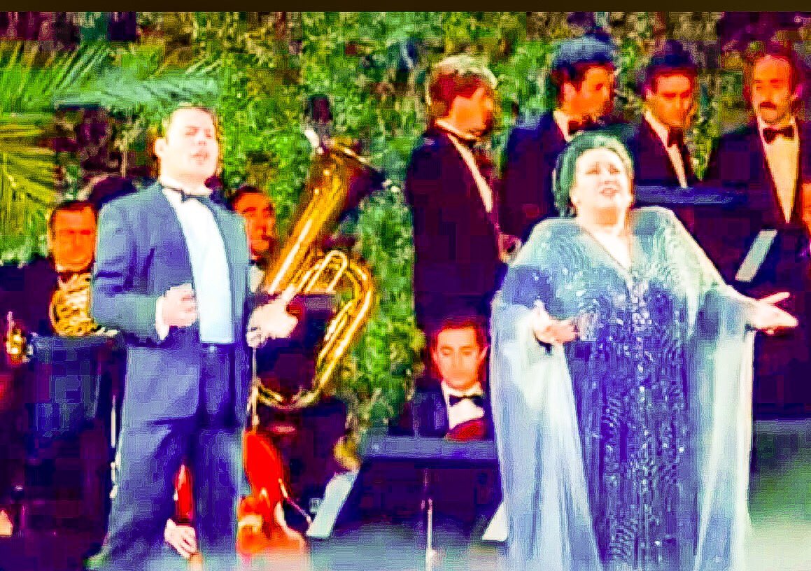 sanshui596's tweet photo. #FreddieMecury & #MontserratCaballé #singing #Barcelona #KuClub #Ibiza #May1987
#Barcelona #single #released by #Queen #vocalist #FreddieMercury & #operatic #soprano #MontserratCaballé
The #song reflects #Mercury's love of #opera #Caballé's #operatic #vocals,+ a full #orchestra https://t.co/TpBjkw3Pat