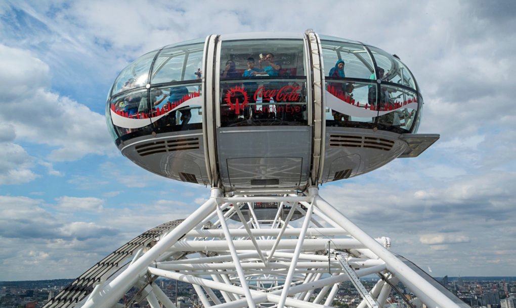 RoboHunter_ru's tweet image. Coca-Cola в Великобритании предлагает клиентам отдать на переработку пластиковые бутылки и банки (500 мл) и взамен получить 50% скидку на любой из 30 аттракционов в парках Merlin

#Robohunter