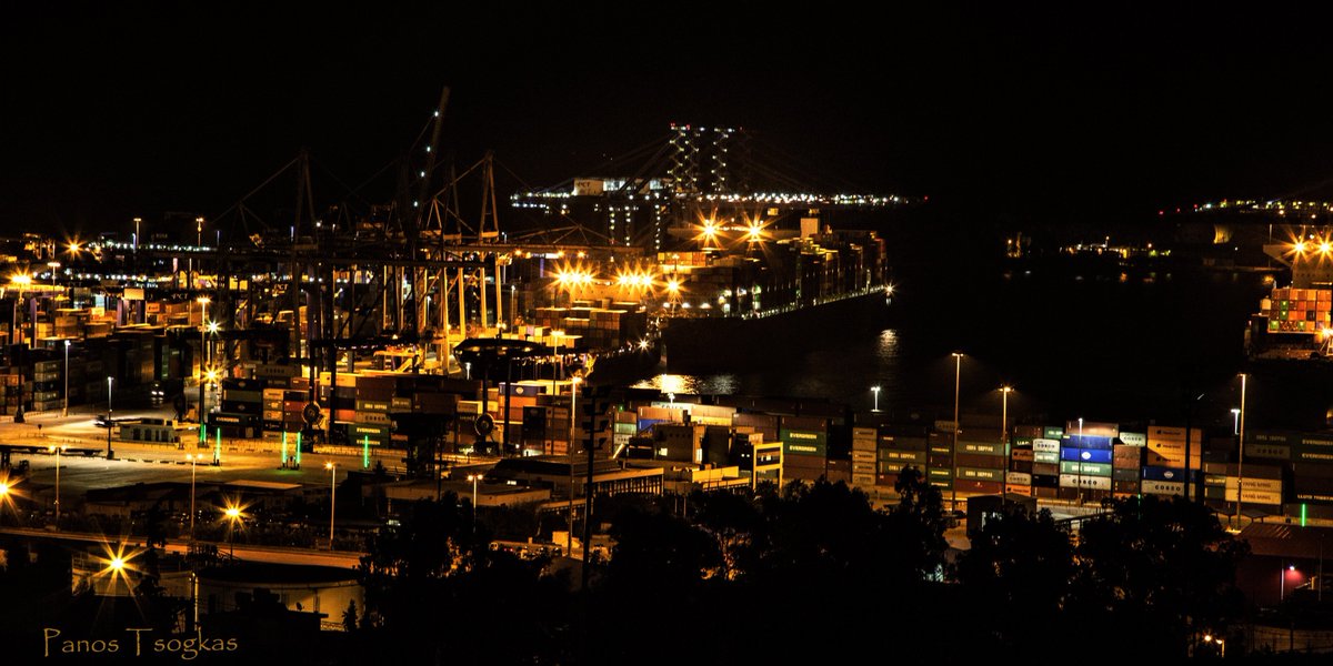 PoetaOptimus's tweet photo. Ship Unloading https://t.co/FmqwT4s6Wt https://t.co/TuvxxrdJ1L