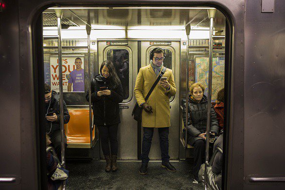 ⚖️📱 #Démocratie &amp; #numérique : comment trouver un équilibre entre protection et partage des #données afin d'améliorer la gouvernance publique ? Gros plan sur l'enjeu des données ouvertes 👉 bit.ly/2kvLyka