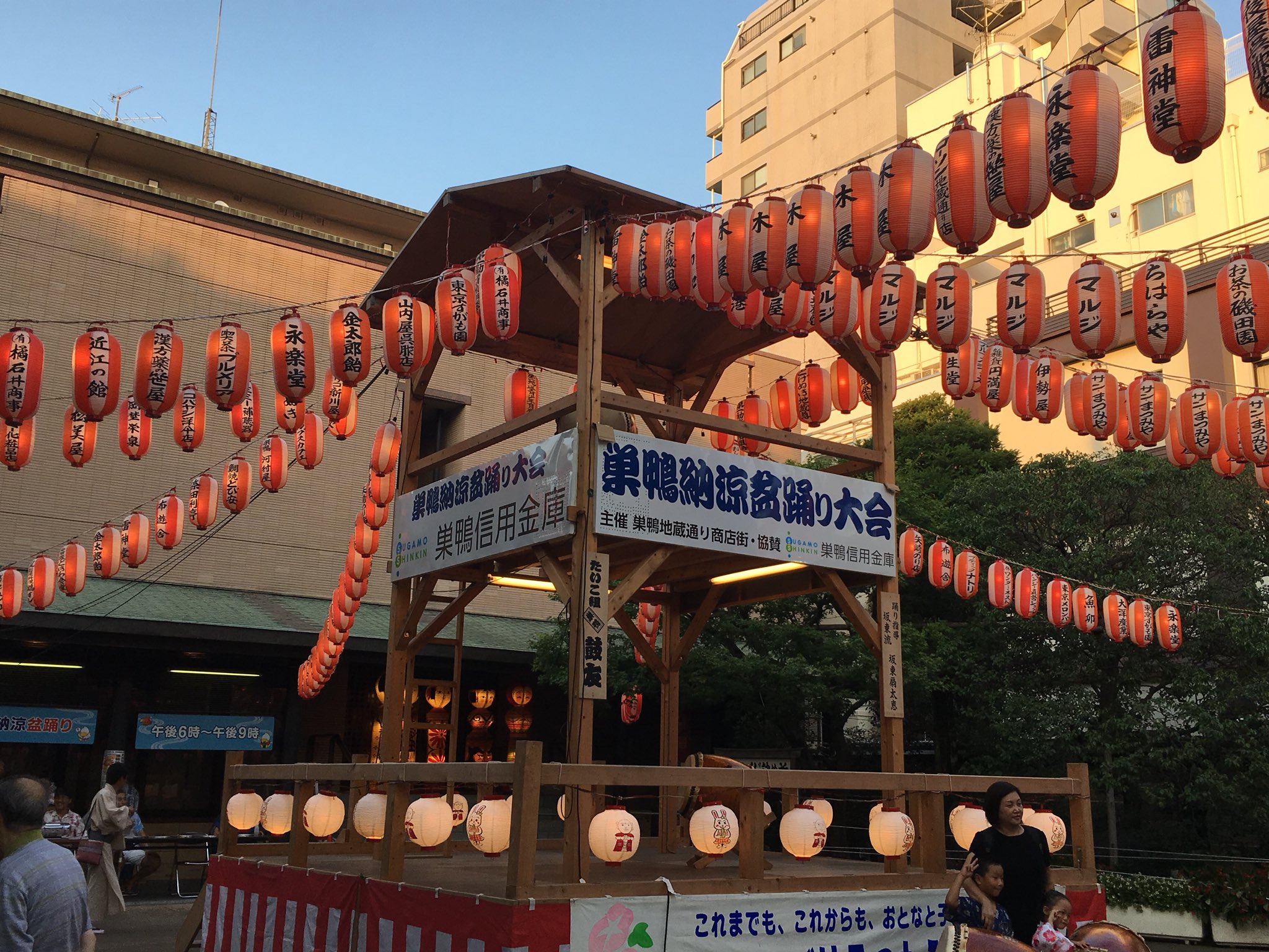تويتر Jtbトラベル ホテルカレッジ على تويتر 本日は 巣鴨地蔵通り商店街 盆踊り大会に当校 留学生が参加します Jtc 旅行 観光 ホテル ブライダル 専門学校 巣鴨 盆踊り T Co Yiw23qsqzf