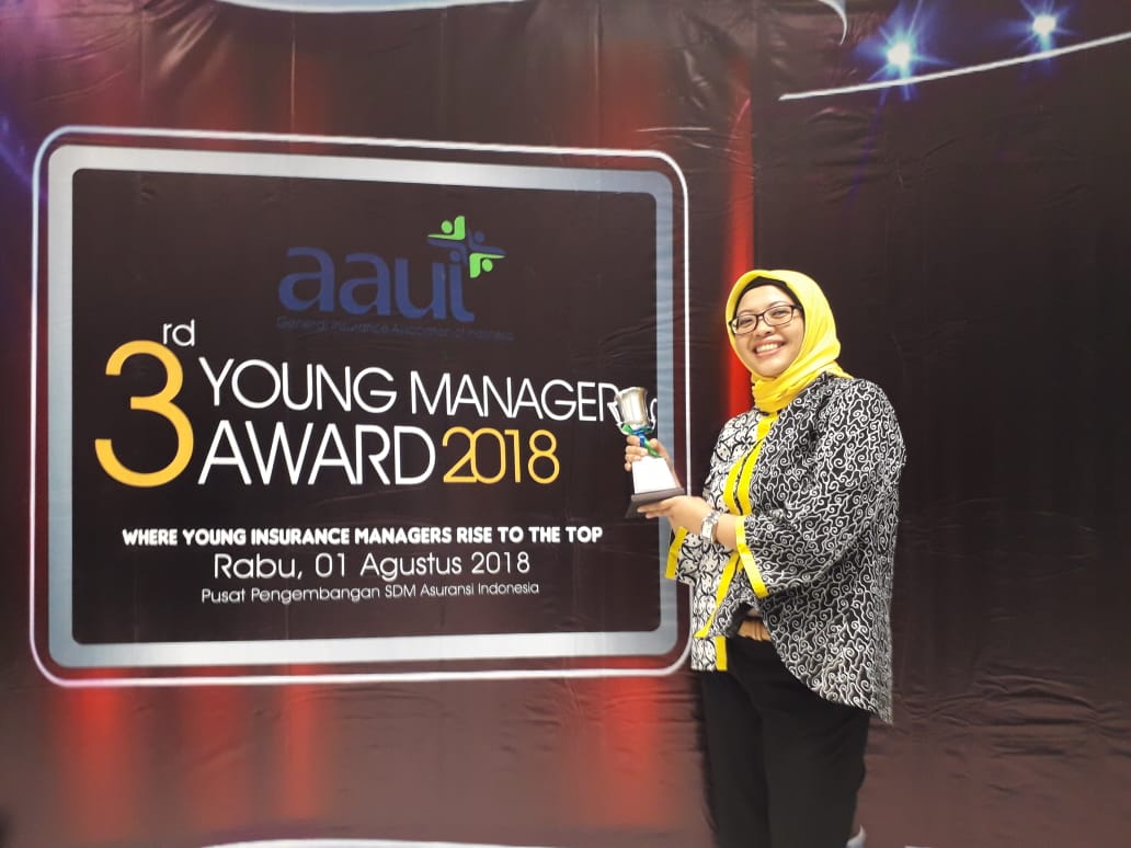 asuransibintang's tweet image. Congratulation to Fitri Hapsari as the 4th winner of AAUI 3rd Young Manager Award 2018.
You have made us all proud &amp;amp; become an example that others can follow. Keep up the good work! Congrats! 
#Congratulations #aaui #winner #Young #Manager #Award #asuransibintang #insurance