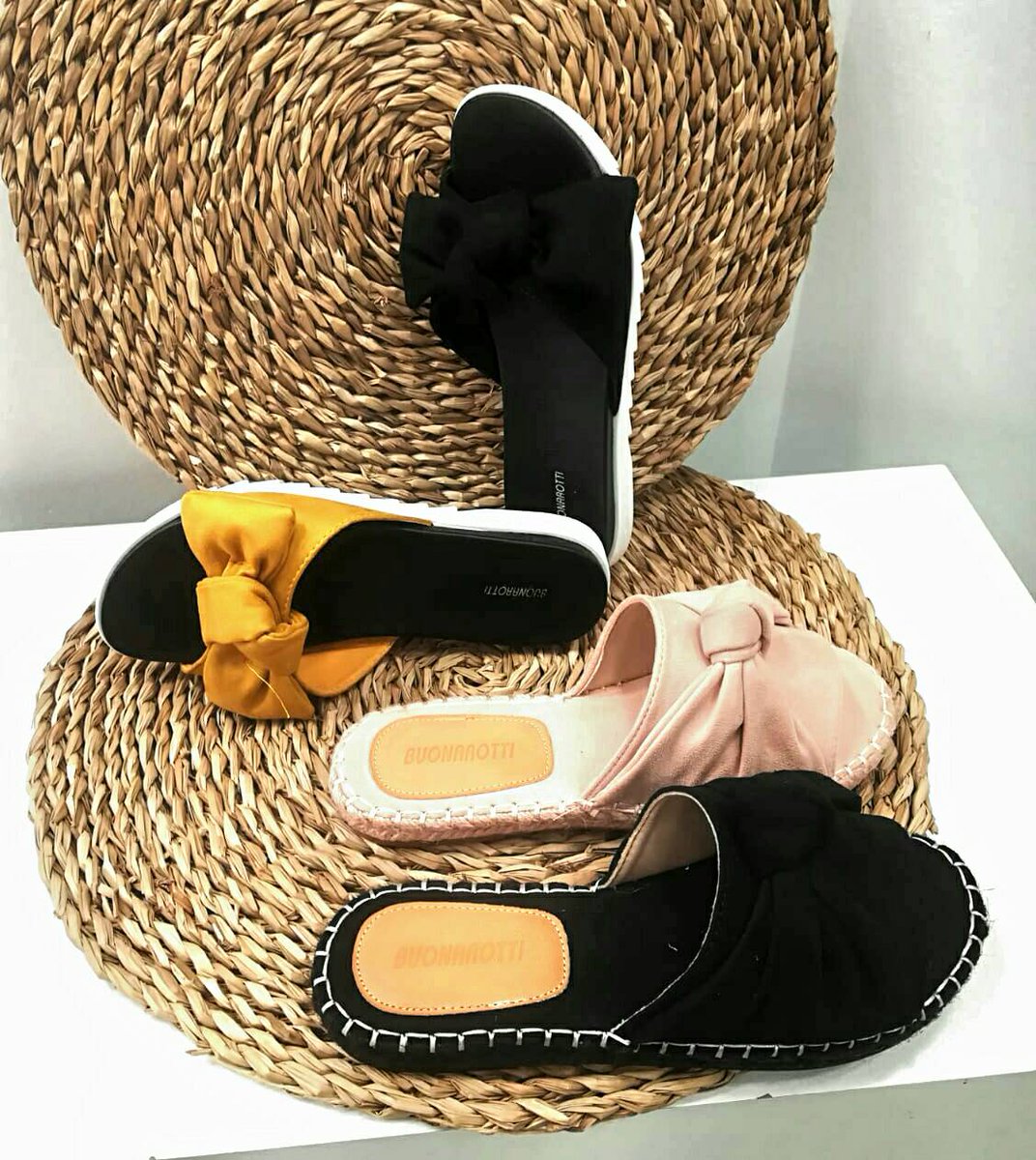 kaymozapaterias's tweet image. Sandalias muy sencillas en materiales naturales muy flexibles. 

#kaymo #moda #modacomoda #fashionblogger #fashion #style #zaragozaisstyle