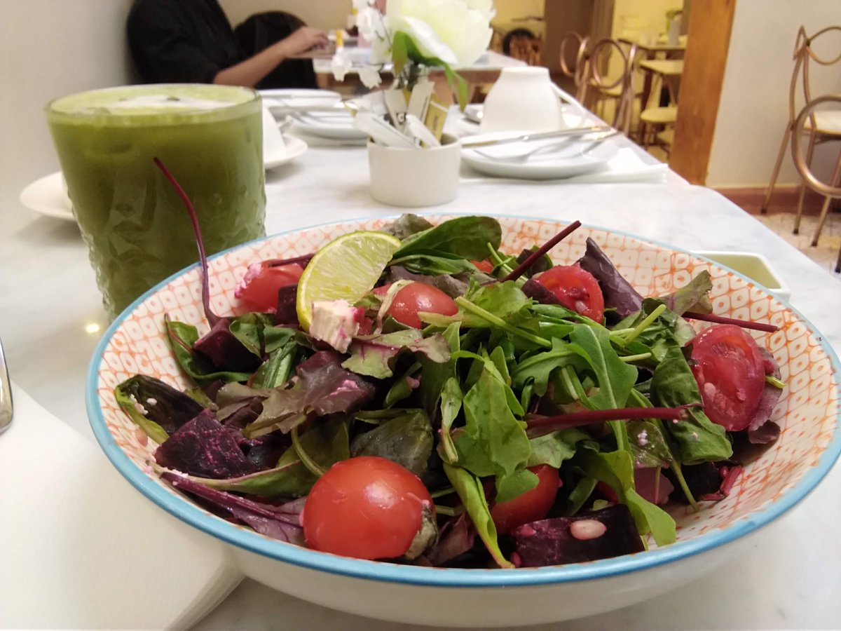 LondonersLondon's tweet photo. .#MyHotTips: I did them last month, YOU must do them this- #Restaurant - @butterscotchldn - a fabulously over the top #venue with chandeliers & flowered walls, hidden off @OxfordStreetW1 in @SCP_London. Excellent value & brilliant #healthy food with clientele to match. #LetsGuide https://t.co/lHU41f33Zq