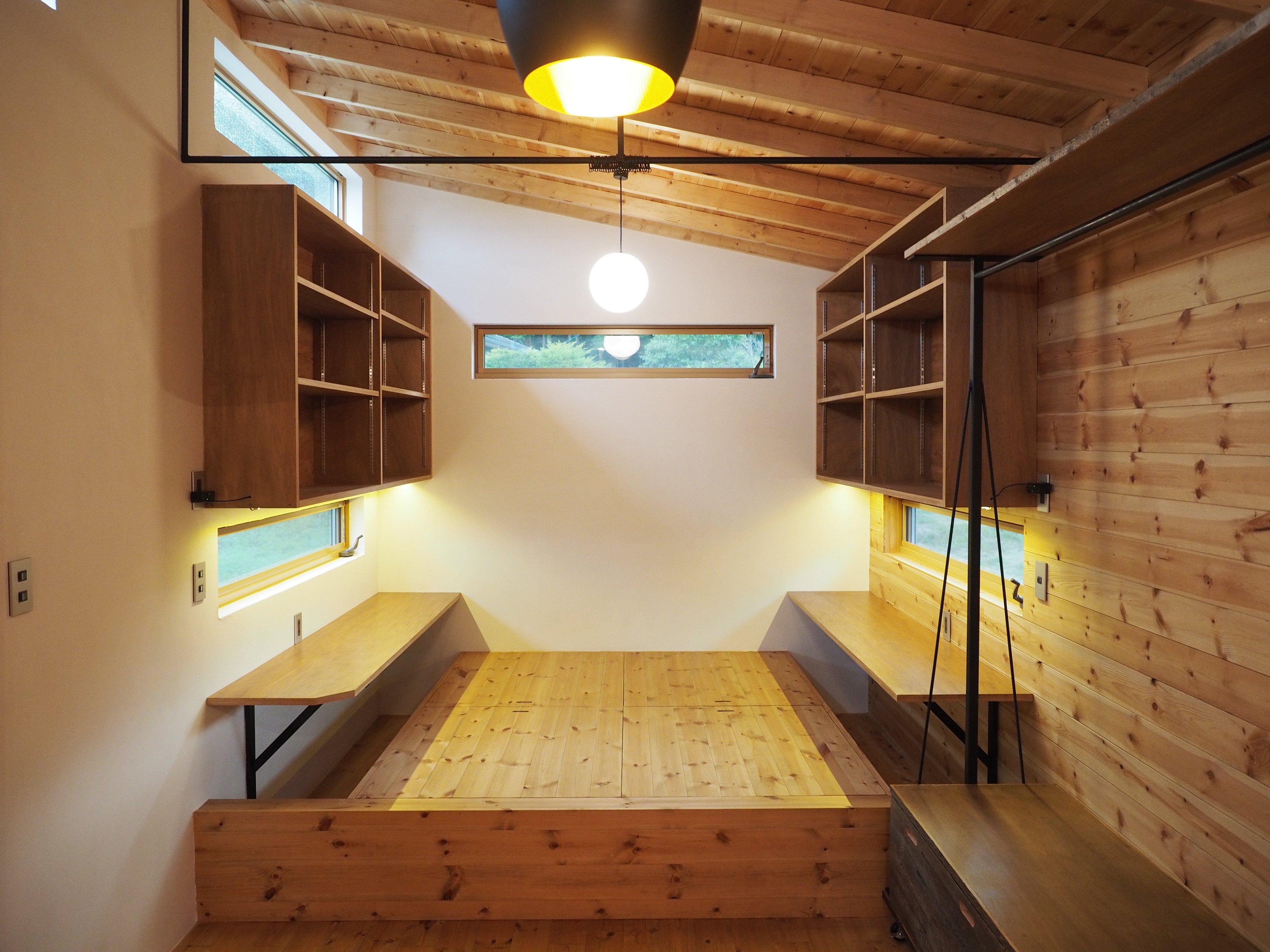 Shino 音響屋 ドローンパイロット まだ水道工事が終わってないので住めるわけではないのですが ひとまず トレーラーハウス の設置が完了しました 内装はこんなかんじ T Co Fhq2vdh28m Twitter