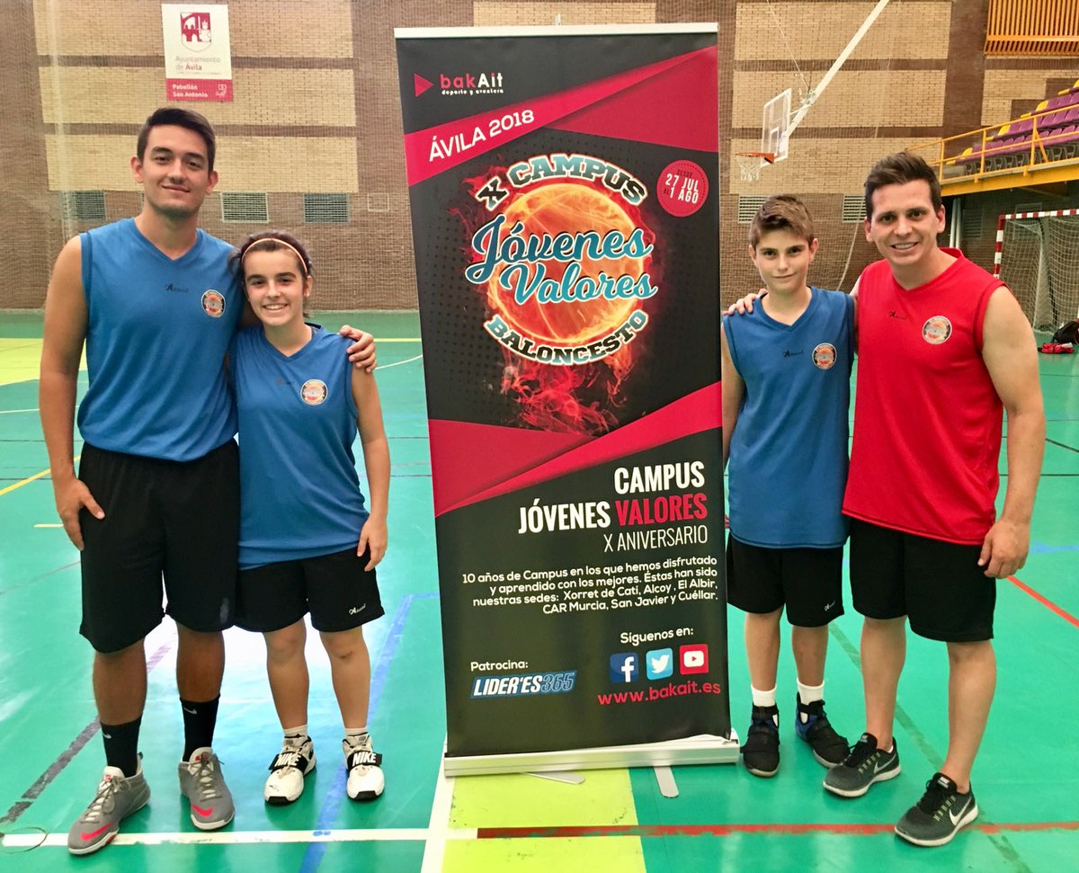 CBAlmansa's tweet photo. Nuestro entrenador, Rubén Perelló, está en Ávila, colaborando con el #XCampusJóvenesValores, y allí se ha encontrado con algunos de nuestros canteranos del #CBAlmansa 👏🏼👏🏼👏🏼
Nos encanta ver cómo viven este deporte nuestros jugadores más jóvenes. 💙 Aprovechad al máximo! https://t.co/JEPD4Q5P4V