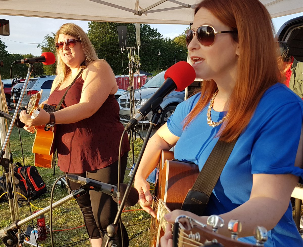 Live from lakeside, we've got Karla Pilgrim and Jackie Sullivan playing some tunes this morning. @karlapilgrim 
@KrissyHolmes @Fred_Hutton @CBCNL @JonnyHodds #cbcnl #RSJR200 @StJohnsRegatta #quidividi #nlmusic