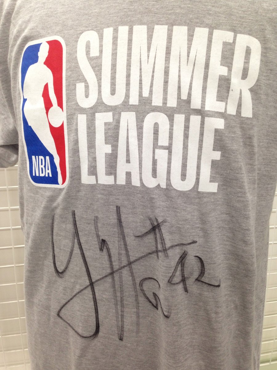 bbking_jp's tweet photo. 🎁プレゼント🎁
渡邊雄太（@wacchi1013）の直筆サインが入ったNBAサマーリーグTシャツ（サイズ：L）を抽選で1名様にプレゼント👕

@bbking_jp

をフォローして、RTすれば���募完了です。
※応募締切：2018年8月8日（水）23:59 https://t.co/ZhXXcAotoU