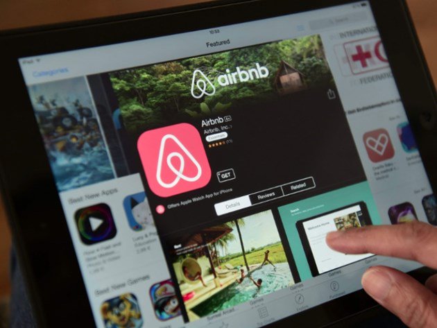 Starting today, anyone renting an Airbnb in Ottawa must pay a hotel tax: bit.ly/2KgHzlY  #ottnews https://t.co/Eo3c4D25xp