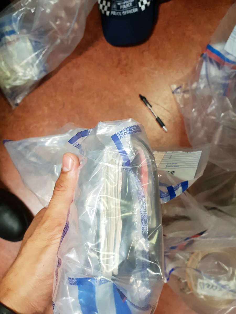 MPSKingsCross's tweet photo. Early morning drug warrant executed across #kingscross ward this morning, one male arrested for PWITS by @MPSKingsCross, big thanks to @MPSCamden #sectorteam & @MPSStPanSomers #teamwork #ProActivePolicing https://t.co/09xa89toWc