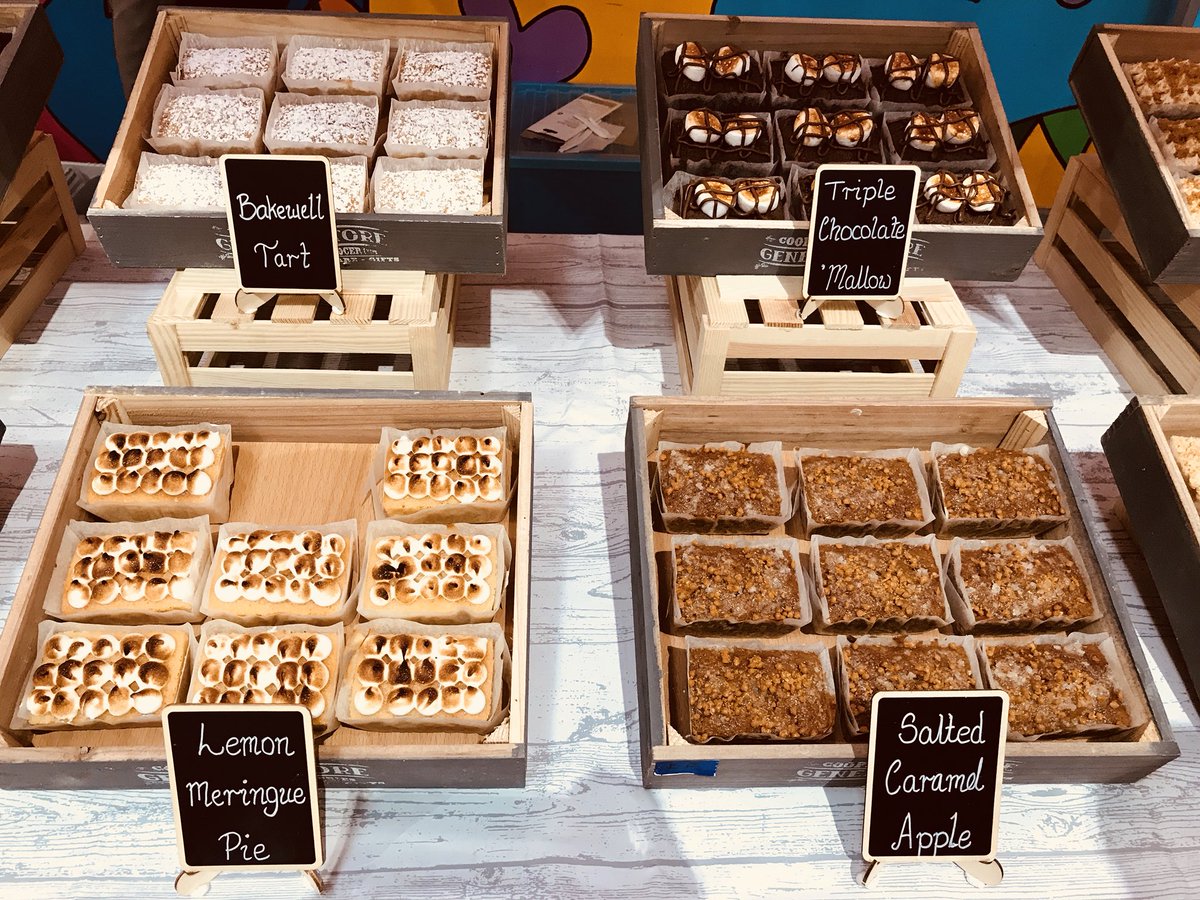 Shambles_Market's tweet image. Harriet from Little Loaves ready for a busy days trade! We’d recommend the lemon meringue pie... #YorkshireDay #marketsmatter @marketsmatter @VisitYork