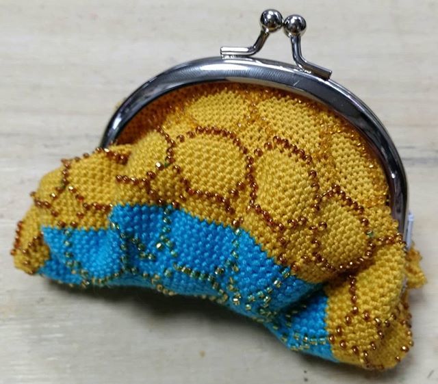 akemikan3's tweet photo. 長男（小1）リクエストでビーズ編みのがま口サイフ作りました😃👛
やっと完成😵💦
#ビーズ編み #がまぐち財布 #下田直子 https://t.co/VwHUDa0WGF https://t.co/ZRhhfvhvmO