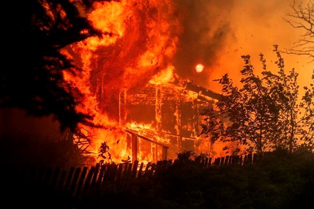 New fires erupt in Northern California; homes threatened:  bit.ly/2n03rsv https://t.co/KXuZBIrTg6