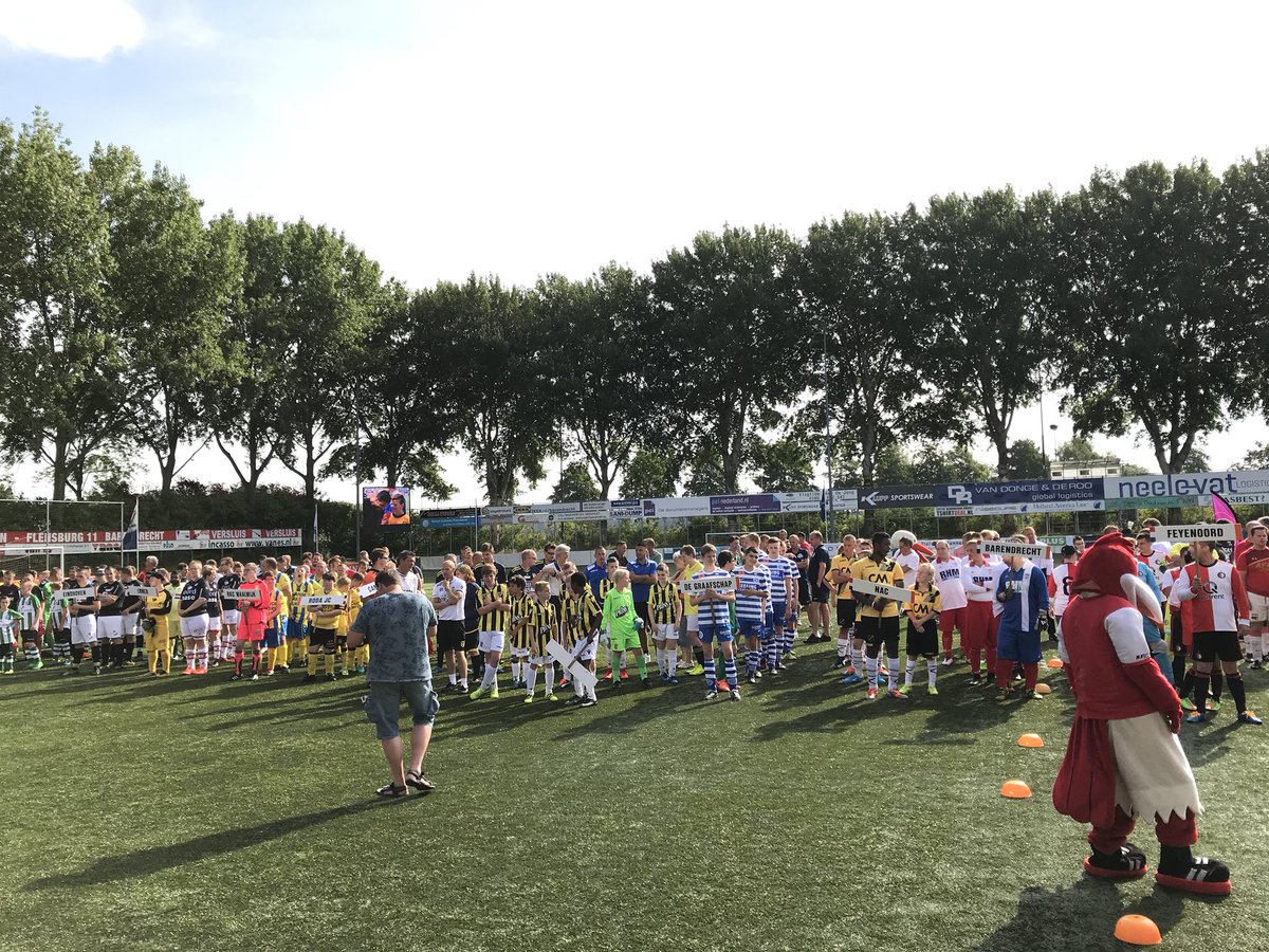 NBults's tweet photo. De opening mogen verrichten van het inmiddels 26e(!) G-voetbaltoernooi. Een prachtige traditie en een verrijking van onze mooie gemeente. Kanjers op én (in de organisatie) naast het veld👍🏻 #kanjers #bvvbarendrecht #bsbv #cbv #knvb https://t.co/pCXwFF798W