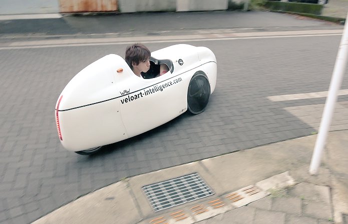 この自転車ね、速くてね、快適なんだけどね、100人中100人が振り返る