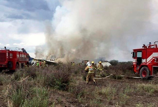 Mexico airliner crashes and burns, but all aboard survive: bit.ly/2v5WWJ4 https://t.co/5sg0HLFUjl