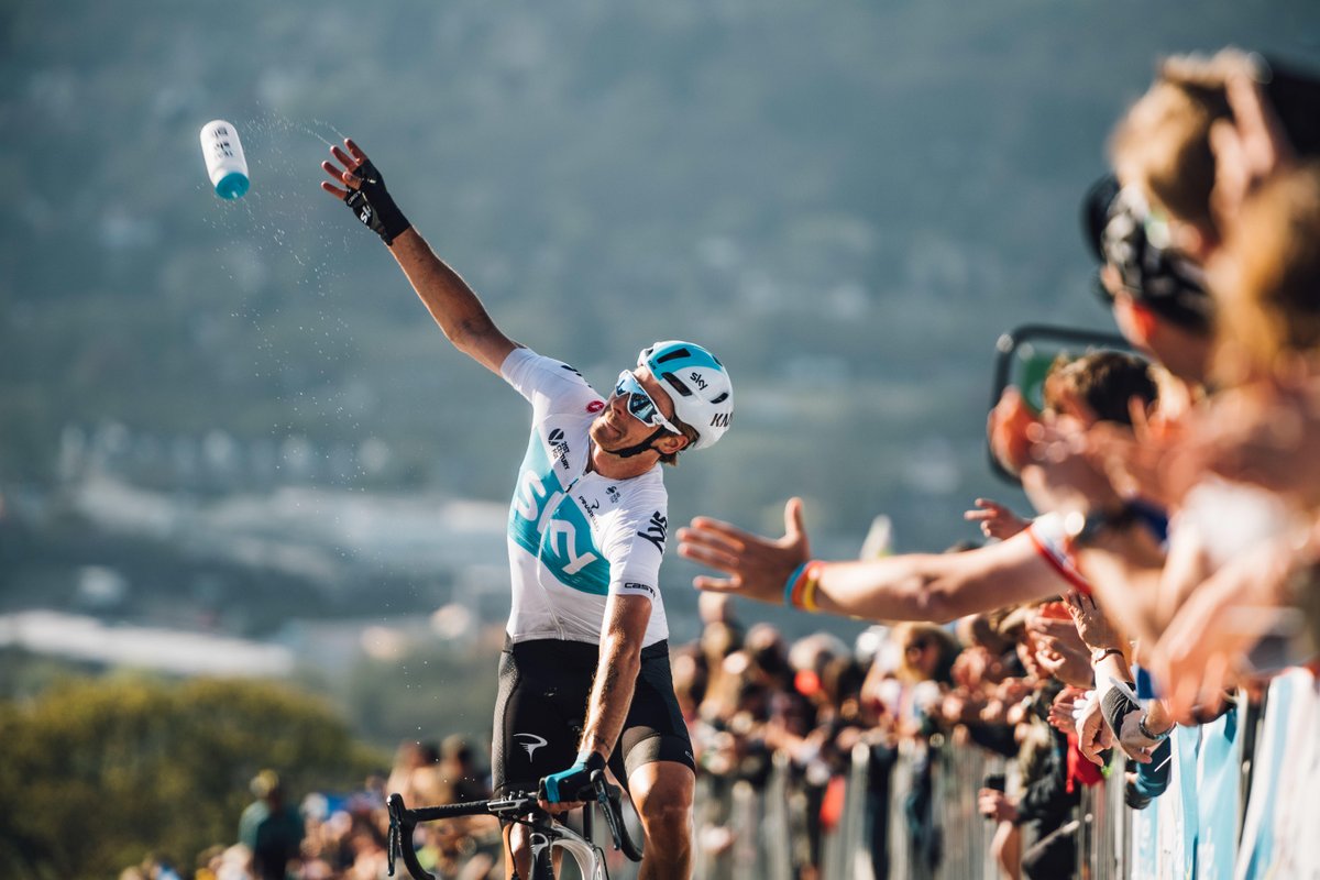 Happy #YorkshireDay everyone! We always have a great time with a fantastic turnout at <a href="/letouryorkshire/">Tour de Yorkshire 🚴</a>! 👊

📸 Yorkshire's own <a href="/therussellellis/">Russ Ellis</a>