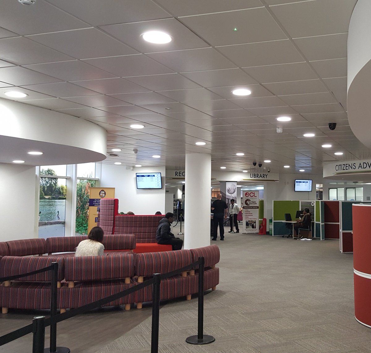 Earlsmann's tweet photo. π‘#LEDLighting saves businesses Β£1000's a year, so why not transform your #office space and make significant #energy savings. Find out more about the benefits... https://t.co/xAz3IHO618 #OfficeRenovation #OfficeLEDLighting #OfficeLighting https://t.co/1a5RkbG84m