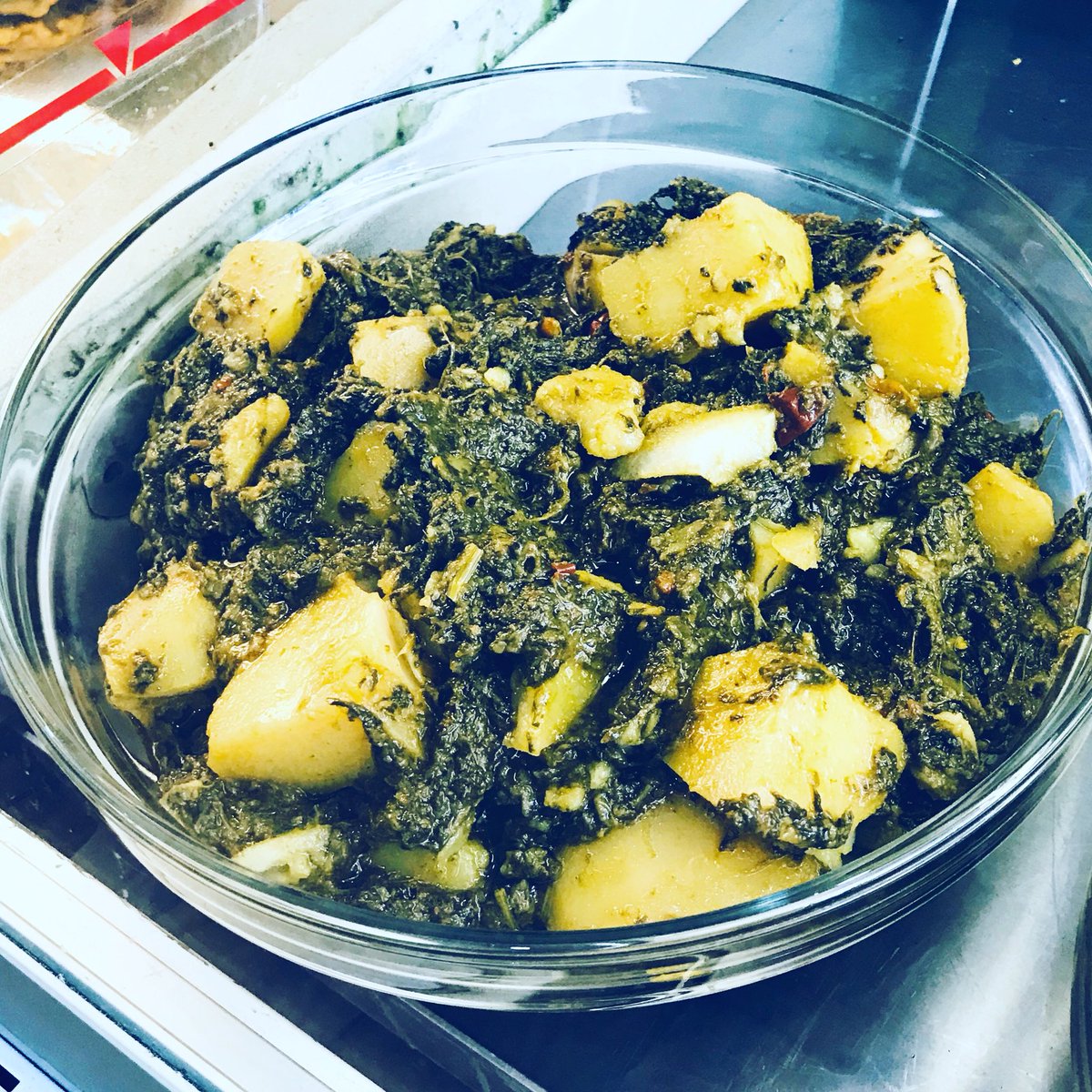 Curry of the day today is our beautiful vegan spinach and potato! Just £3.99, or mix and match up to three curries for just £5! #tasteoflahore #worthing #curryoftheday #vegan