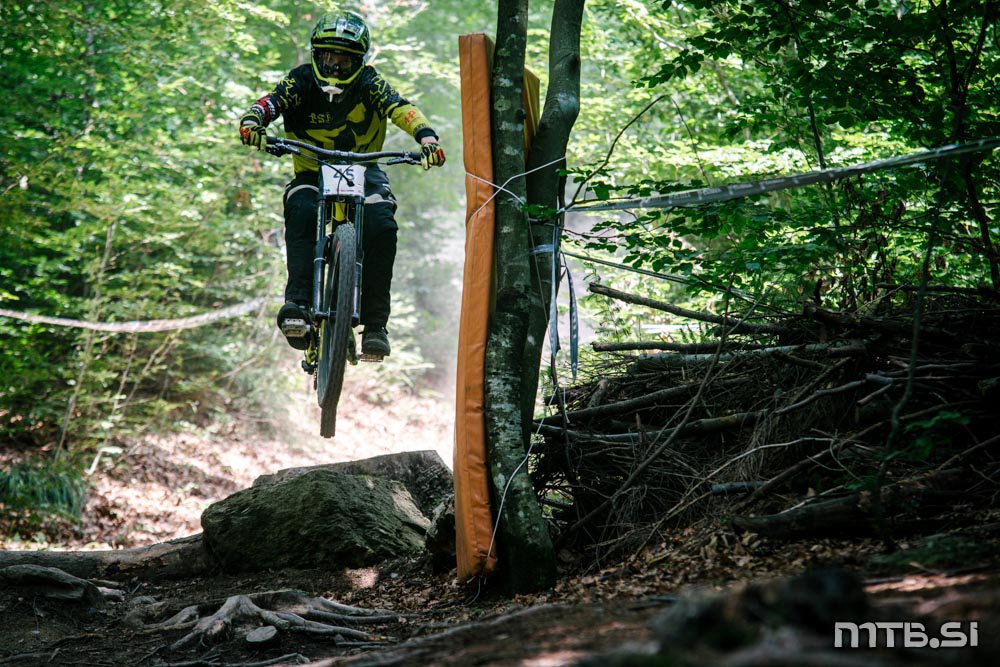 mtbsi's tweet photo. Fotogalerija #UniorDHCup #BikeandfunparkCerkno @CerknoResort
πΈ Miha Skrt
https://t.co/M3NYzkvBjL https://t.co/GqB9WAwmNy