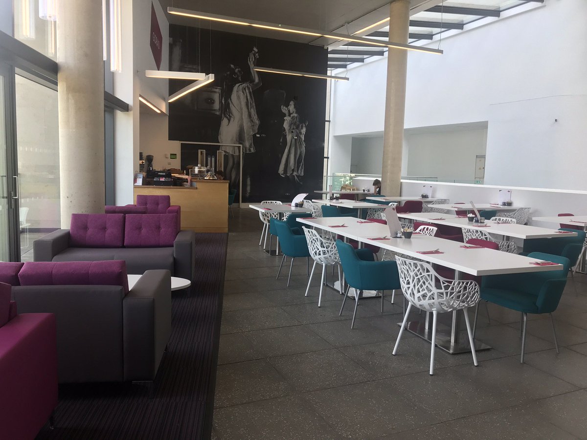 Welcome to the fresh new look Gorad! Located on the 2nd floor Gorad is now open serving flavorsome dishes that are bursting with local produce. Call us on 01248 383826 to book a table.