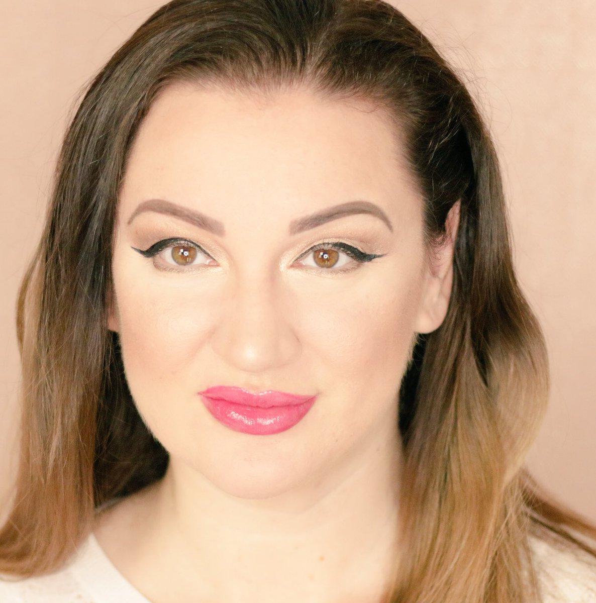 cosmeticssnob's tweet photo. Get Ready with Me video featuring @CTilburyMakeup Charlotte Tilbury makeup products https://t.co/UVvKj8UmxU #grwm #beautuber #beautycommunity #magicfoundation https://t.co/51wYh19juG