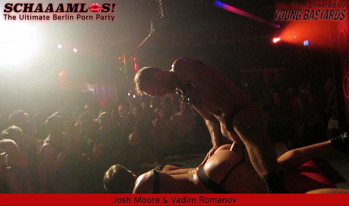 3 pic. The show with amazing @JoshMooreXXX at @NinaQueer's CSD Berlin party @SCHAAAMLOS https://t.co
