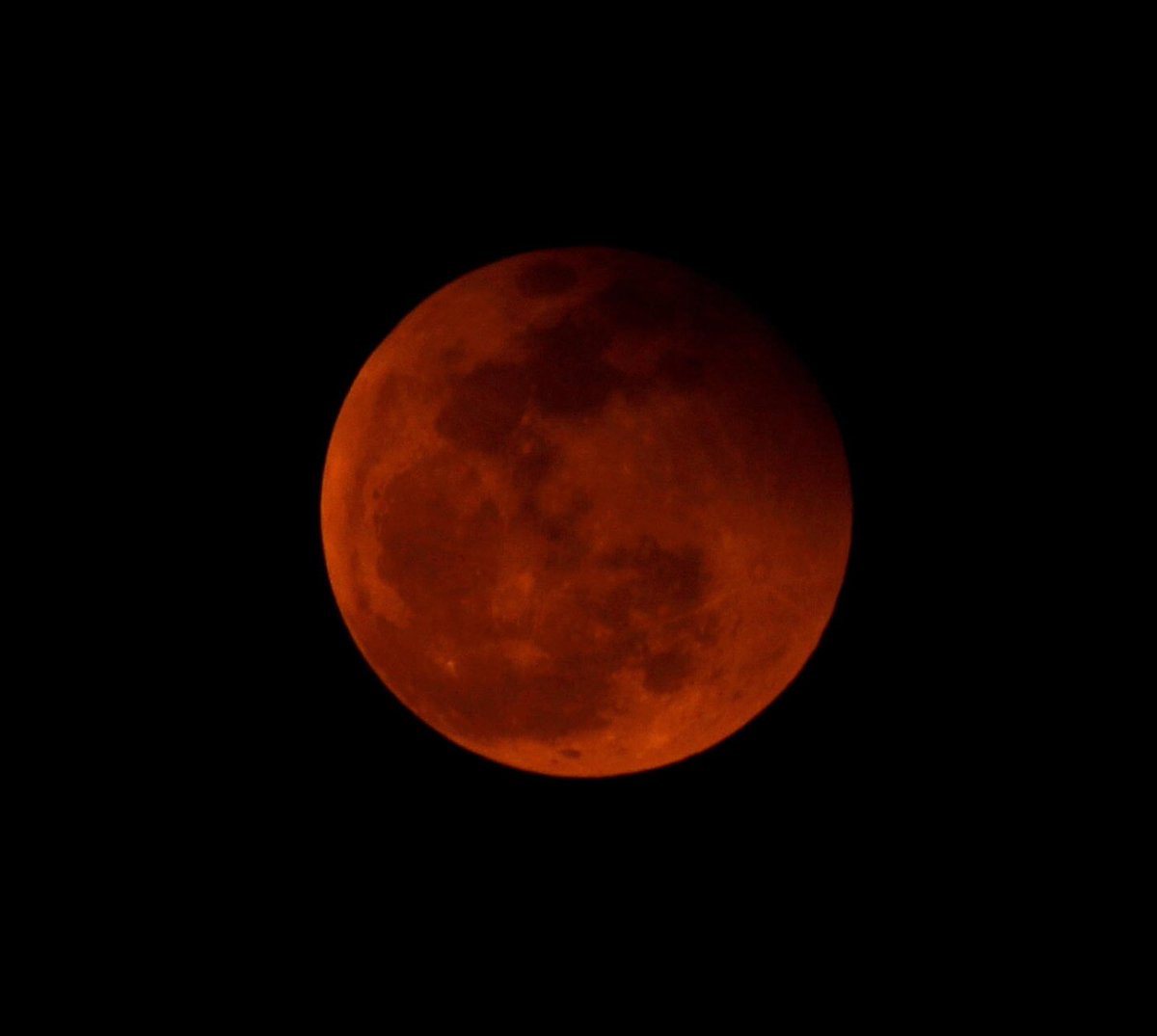 xlauraxlhsee's tweet photo. 🌕☄️ #MoonEclipse2018 #MoonLovers #moon #BloodMoon #BloodMoonEclipse #BloodMoon2018 #photooftheday #photography #red #dark https://t.co/y1BMYfwoU1
