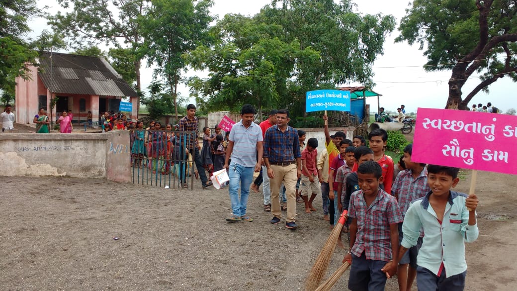 swachhtapi's tweet photo. નિઝર તાલુકા ખાતે સ્વચ્છ સર્વેક્ષણ(ગ્રા)-2018 હેઠળ સ્વચ્છતા રેલીનુ આયોજન
#collectortapi #SwachhBharat @SBMR_Gujarat #huchhuswachh
#SSG2018 #હુંછુંસ્વચ્છ #ddotapi #tdotapi #tapian #dolvan #tapi
#swachhsarvekshan2018 #nizar #valod #sonagadh #vyara https://t.co/01iKO2CovQ