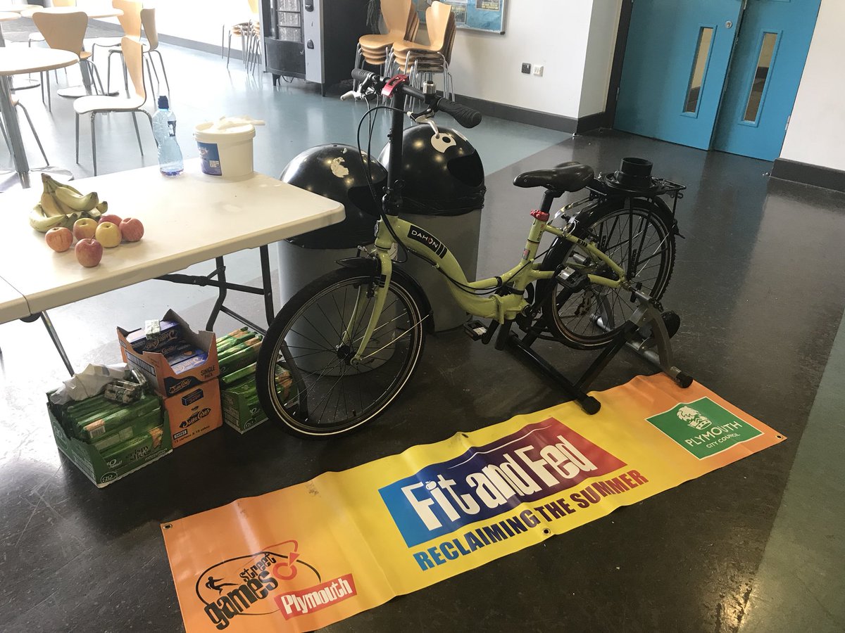 StreetGamesSW's tweet image. Great visit to @sportplymouth to see their @StreetGames #FitandFed project in action this morning. They’ve got an action packed summer activity programme for young people in #Plymouth 
Top work guys 👏🏻🍽🍌🍏⚽️🎾