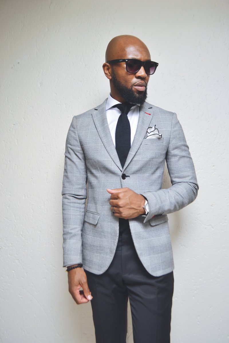 ManMagSA's tweet image. @theongobz offers a collection of style and grooming hacks to solve some common problems in our latest issue #Issue72 #StyleColumn #TheoNgobz #MrSlimfitBespoke #Style #MensStyle #MensWear