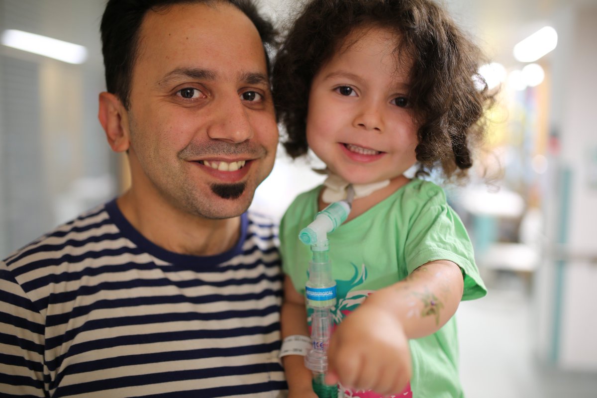 GOSHCharity's tweet image. How much fun can you have with paint? Father and daughter Luay and Leyana are celebrating National #Playday2018 on Kangaroo Ward. 

Wishing a wonderful day to all patients, families and staff. Let’s create happy memories!