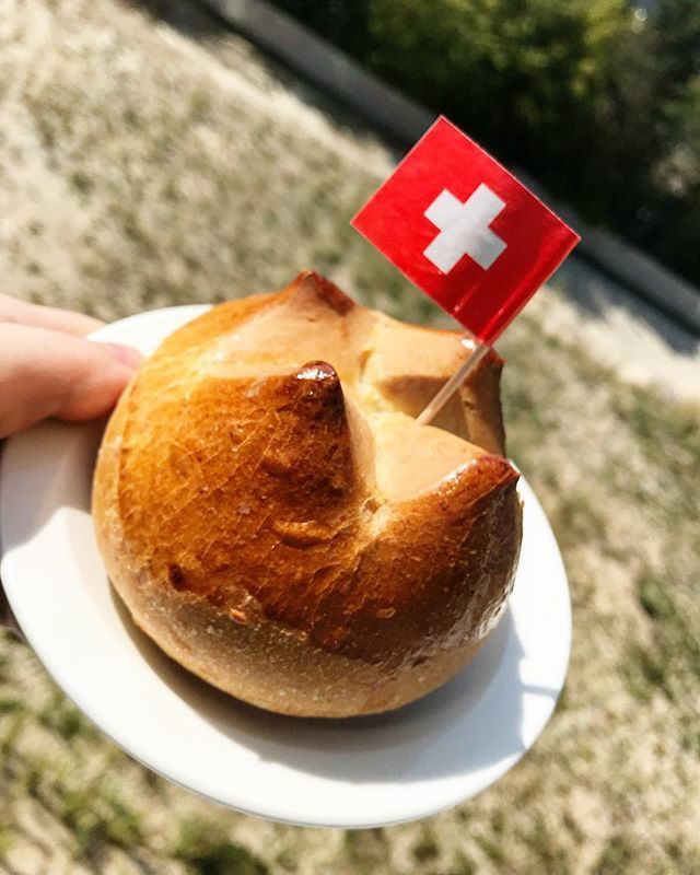 FoodCrafters's tweet photo. Bon anniversaire, Suisse 🇨🇭#myswitzerland #nationalswissday #swissfood https://t.co/HEdsTKJiBW