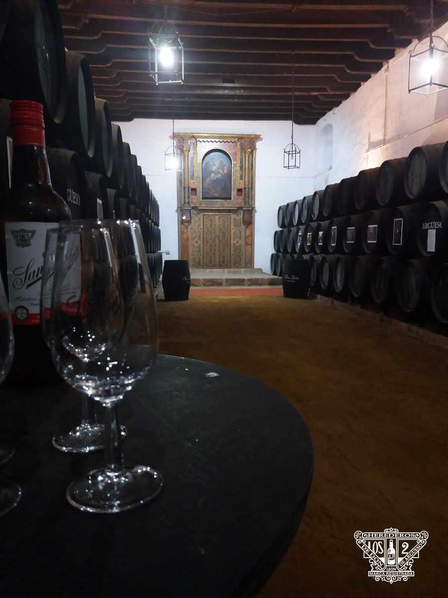 BodegasArgueso's tweet photo. Sabias que parte de nuestras bodegas se ubican en lo que fue el claustro del convento de Santo Domingo y en ellas se pueden admirar, entre otros atractivos, los artesonados policromados de los techos, que datan del siglo XVI, declarados bien de interés cultural. Ven a visitarnos. https://t.co/68UCxAPYVN