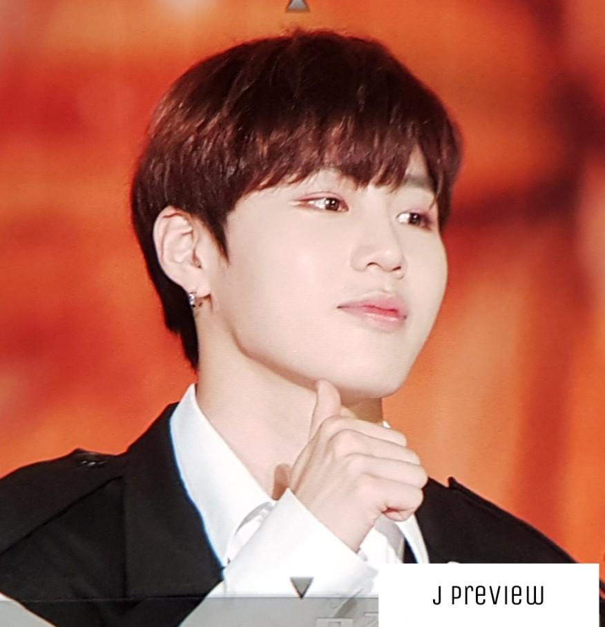 jgraphy0322's tweet photo. 180801 코뮤페 레카 프리뷰
데이터야 터져줘...
#하성운 #HASUNGWOON #WANNAONE #워너원 https://t.co/Q8yWdWOM8k