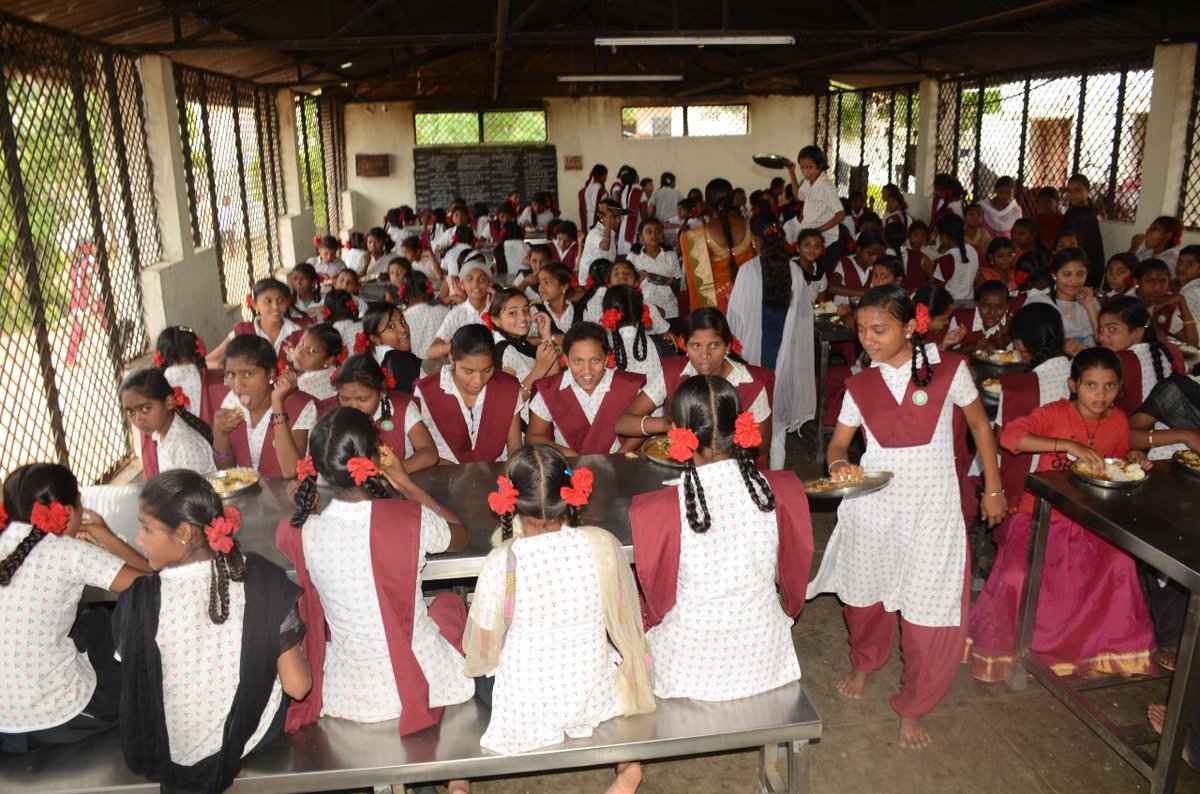ItdaPo's tweet photo. Sri Project officer ITDA Utnoor surprise visiting @ AHS Girls BOTH school @on date 31/07/2018 https://t.co/PRnPMCDy68