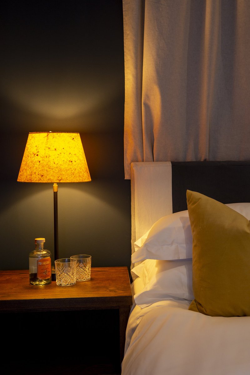 Planning a staycation due to this epic weather ☀️☀️☀️

Head to the brand #new #boutique #bedrooms <a href="/PVWestLondon/">Princess Victoria</a> just like <a href="/nibblingLDN/">NibblingLDN</a> did. 

Check out their fab review here:
nibblingldn.com/2018/07/30/gin…

#hotel #ginhotel #london