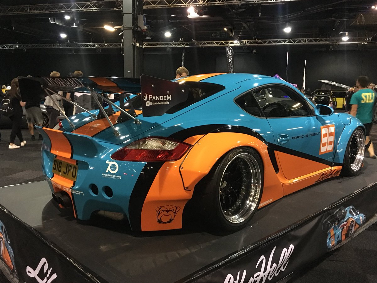 #wingwednesday has to be this wide body Porsche Cayman on display at #fitteduk last weekend 👌🏼 #porsche #manchester #carshow